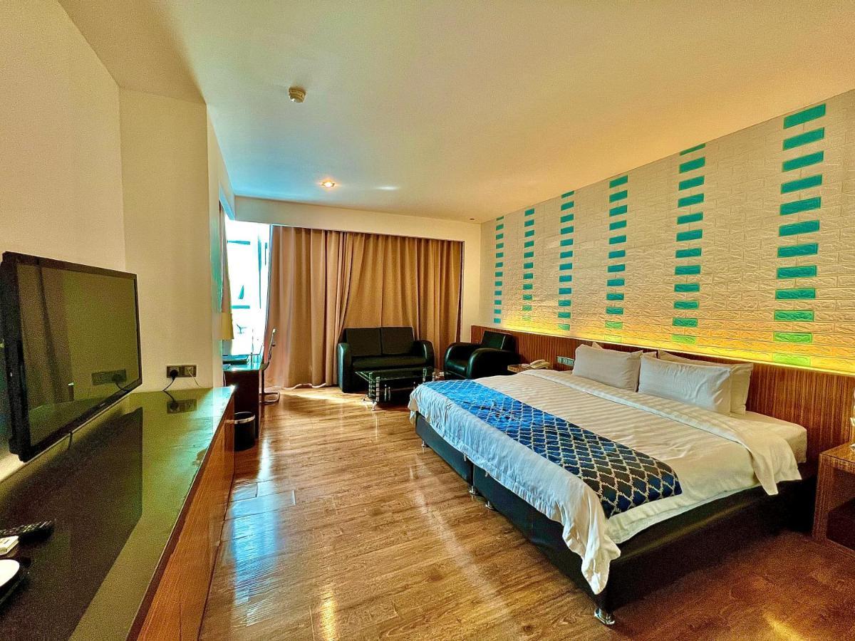 New World Express Motel Bintulu Exteriör bild