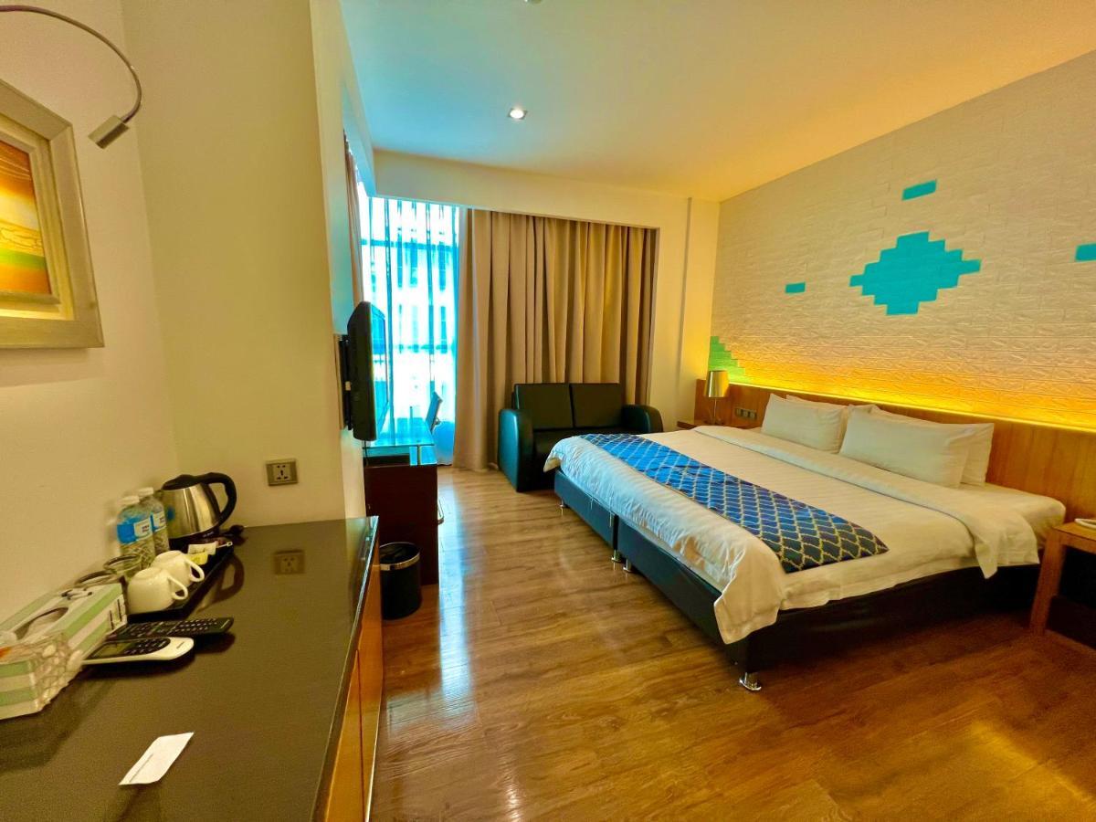 New World Express Motel Bintulu Exteriör bild