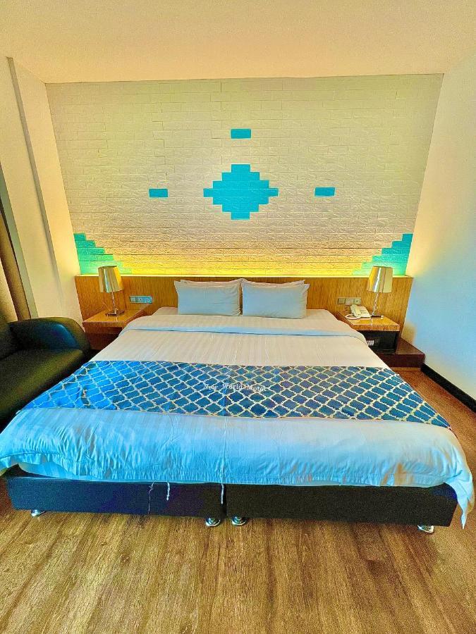 New World Express Motel Bintulu Exteriör bild