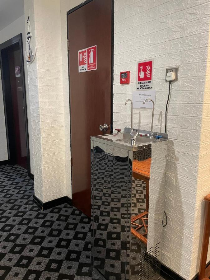 New World Express Motel Bintulu Exteriör bild