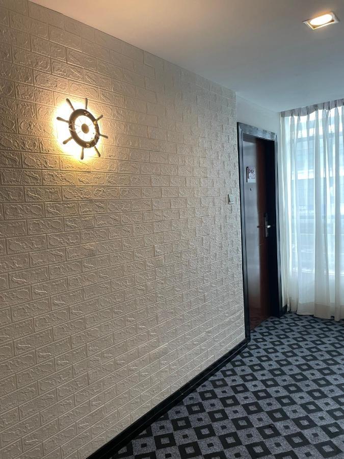 New World Express Motel Bintulu Exteriör bild